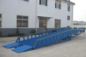 移動(dòng)式液壓登車橋