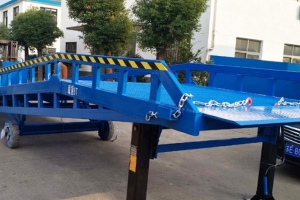 移動(dòng)式液壓登車橋
